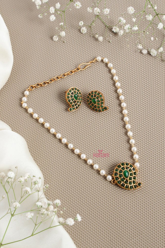 Budgetted Green Manga Pearl Choker - N2603