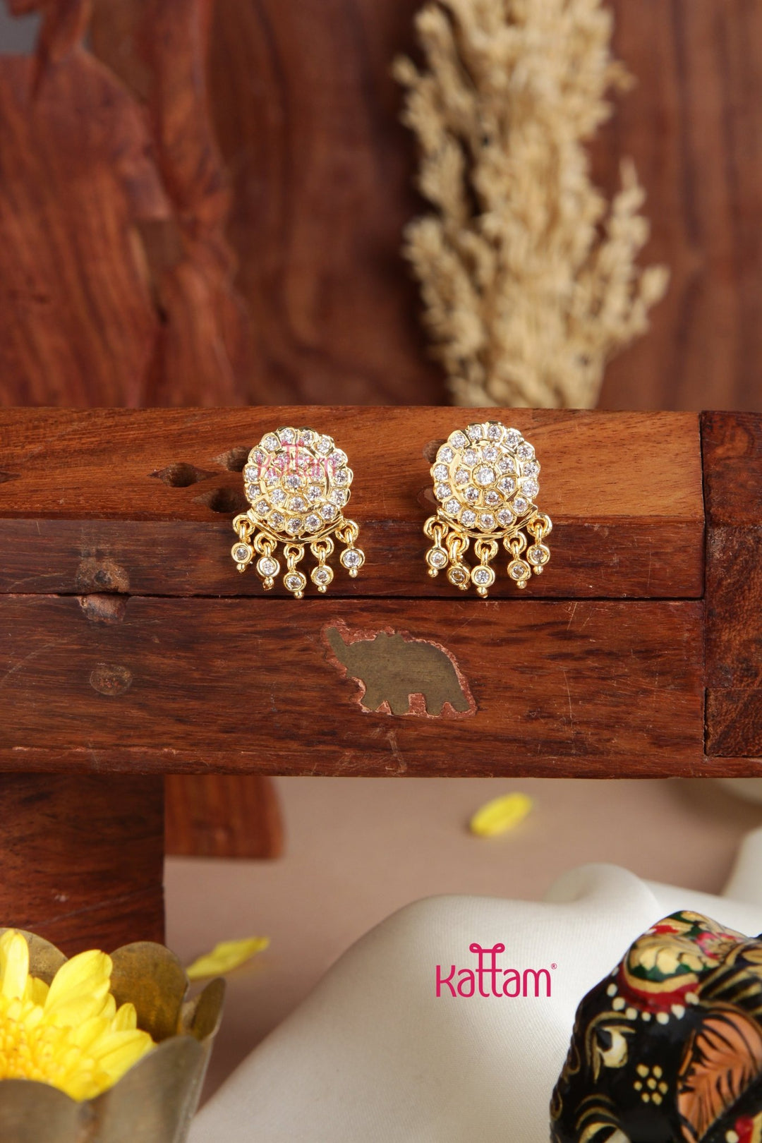 Chandra - Gati White Earring - E942