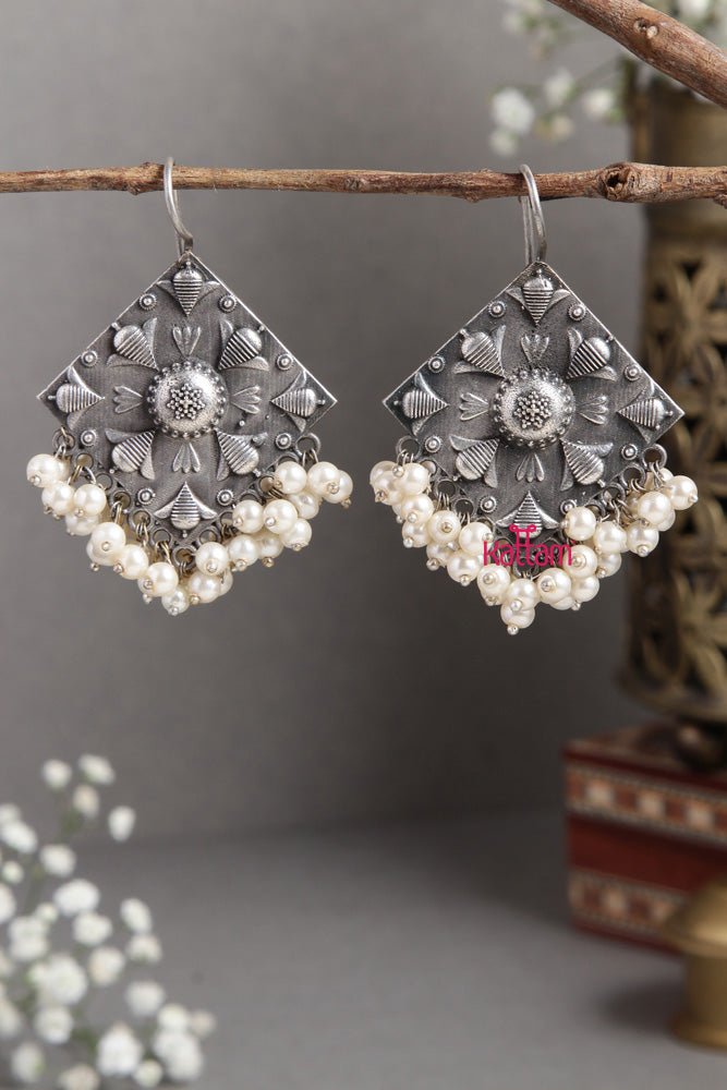 Flower Pearl Hook Earring - E454