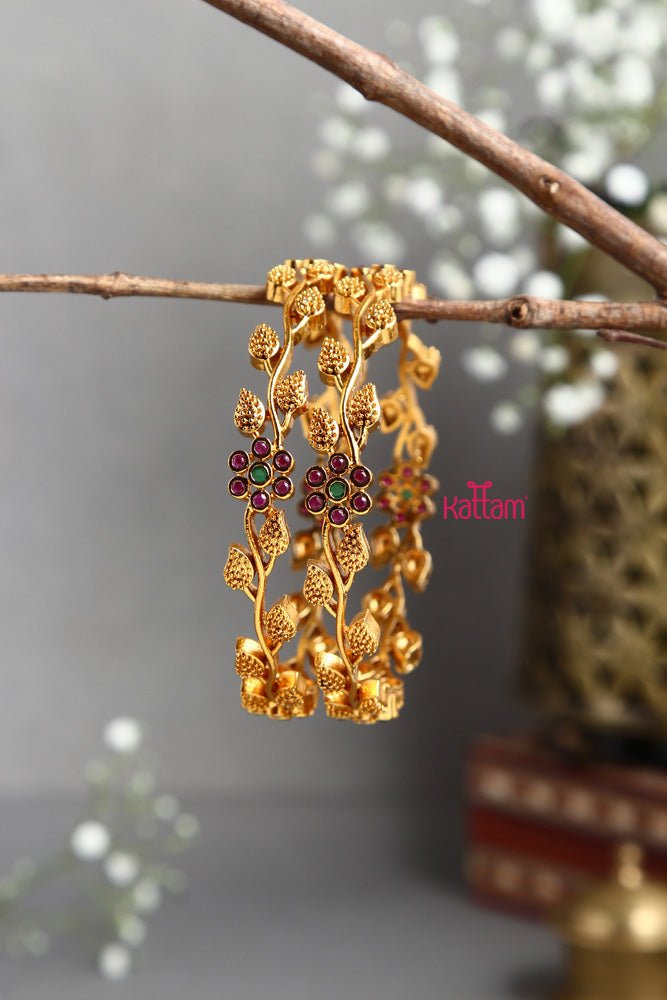 Goldtone Floral Leaf Bangle - B368 - V4