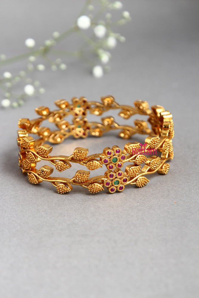 Goldtone Floral Leaf Bangle - B368 - V4