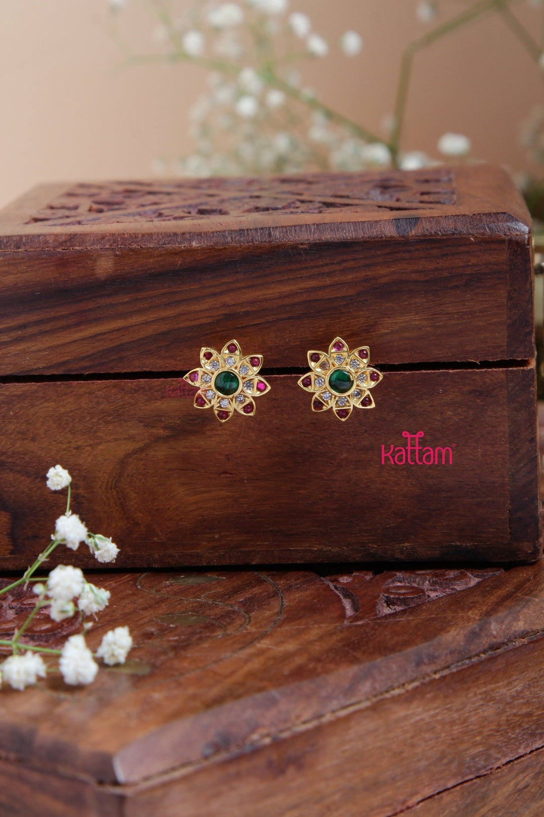 Goldtone Tiny Flower Stud - E902