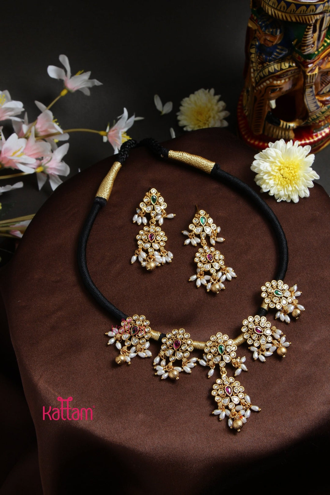 Handmade Stone Black Thread Choker - N3155