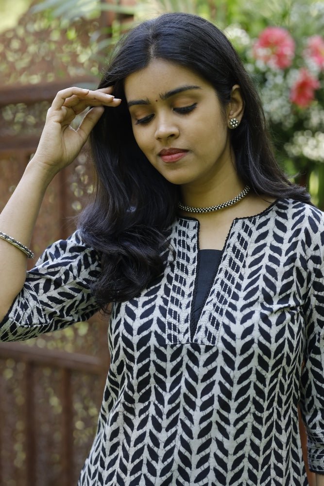 Oxidised Small Ball Choker - N1964