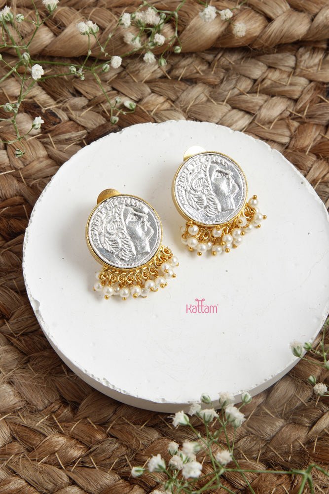 Queen coin Stud - E749